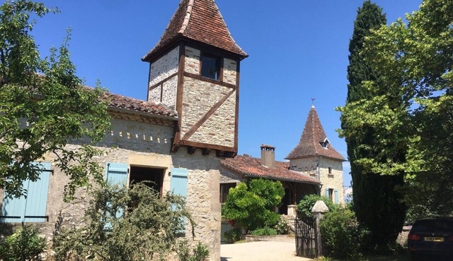 Stylish country house amongst vineyards with private pool & grounds