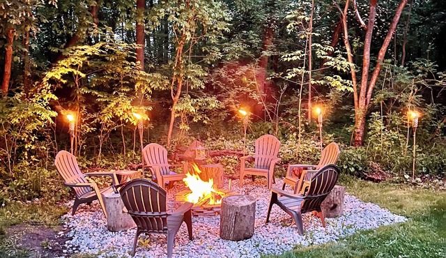 STYLISH COUNTRY RETREAT W/ PRIVATE HEATED POOL ON 10 ACRES.
