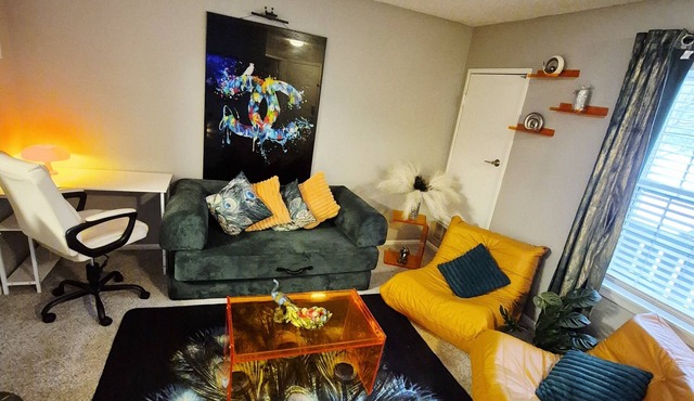 STYLISH Cozy 1-bedroom with Office space in delightful Dearborn private entrance