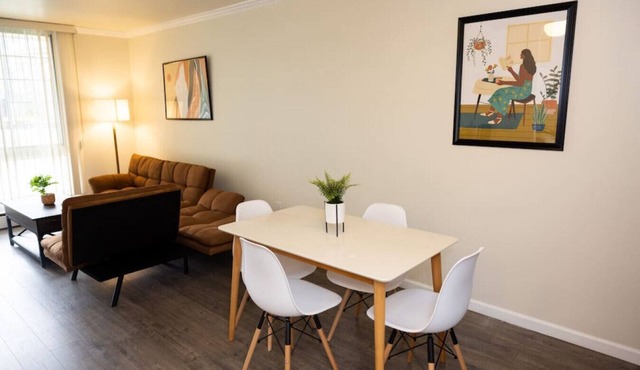 Stylish cozy 1 Bedroom Apartment in Ferndale MI