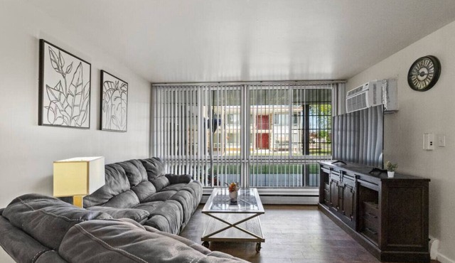 Stylish cozy 1 Bedroom Apartment in Ferndale MI
