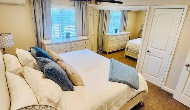 Stylish & Cozy 1BR Retreat Perfect for Work & Travel Prime Location!