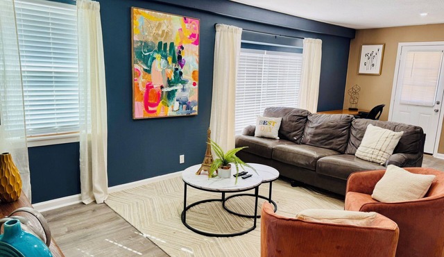 Stylish Cozy 2-bedroom Duplex in enjoyable Stafford with WiFi, AC, Smart TVs