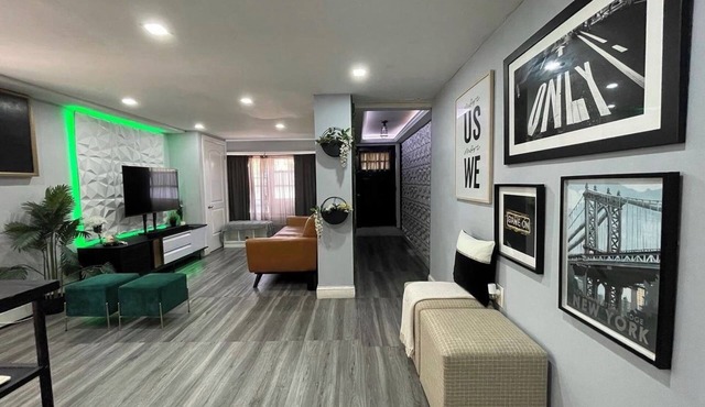 Stylish Cozy 2-bedroom with Bar, Yard, Private Parking Near JFK/Queens