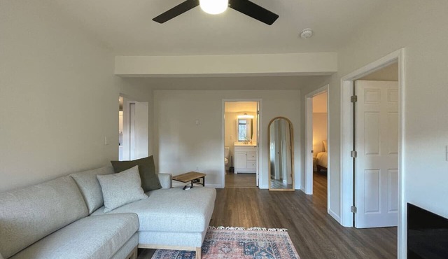 Stylish & Cozy 2BR Central Location Sleeps 4!