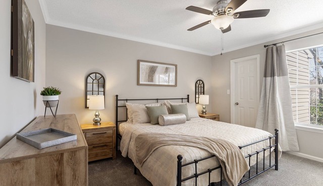 Stylish & Cozy 3 Bedroom – Convenient Location – Sleeps 7! Longer Stays Welcome!