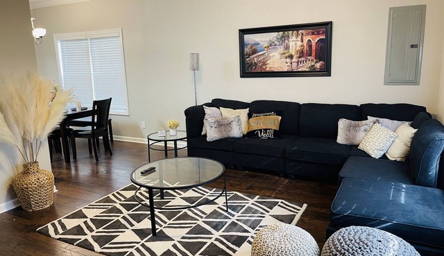 Stylish & Cozy 3bed Retreat with modern amenities!