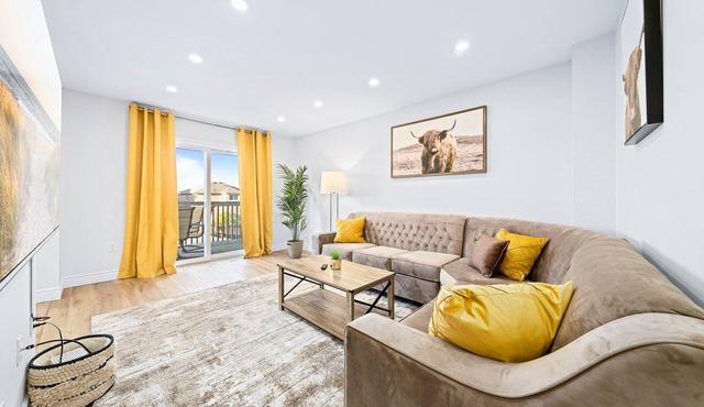 Stylish & Cozy - 4Bdrm House Fast WIFI, 2.5 Bath