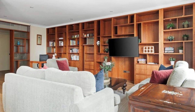 Stylish & Cozy 4BR Retreat with FREE Parking