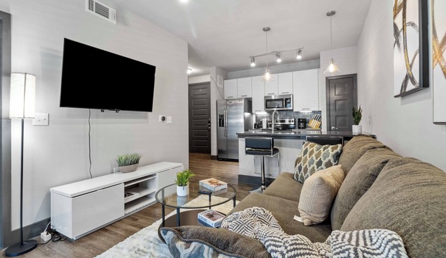 Stylish & Cozy Austin 1BR | Pool Access, Gym, Free Wi-Fi & Parking