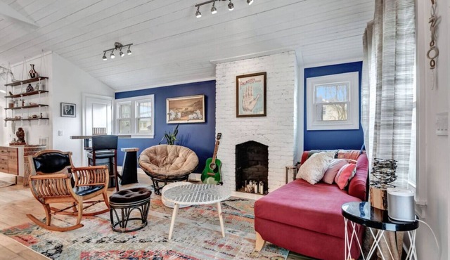 Stylish Cozy Cottage in East~10 min. to Broadway