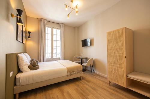 Stylish & Cozy Air-Conditioned Studio