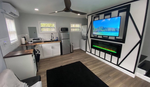 Stylish Cozy Guesthouse Hot Tub Private Entry