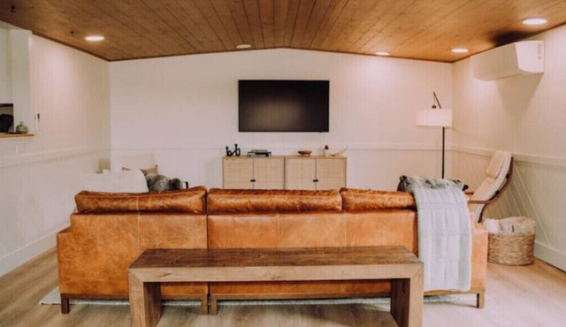 Stylish & Cozy Home - Newly Renovated