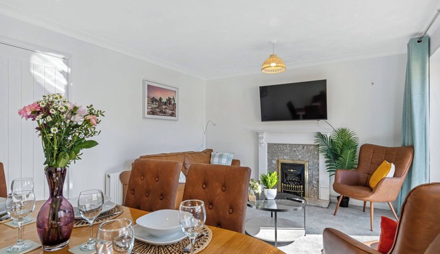 Stylish & Cozy Retreat/Prime Location/Perfect for short & Long Stays