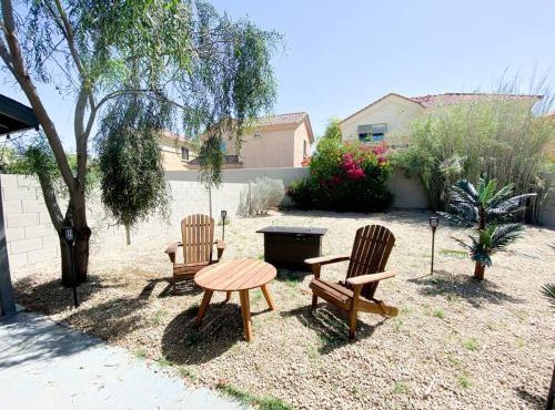 Stylish Cozy Townhouse with King Bed & Parking Near Arizona State University, Mill Avenue & Tempe Downtown