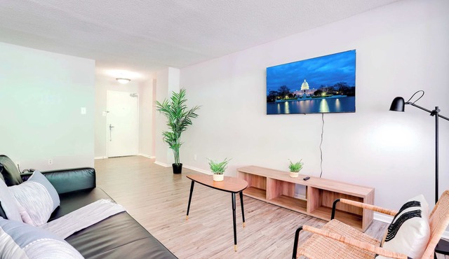 Stylish Crystal City Apt | Enjoy Gym Amenities