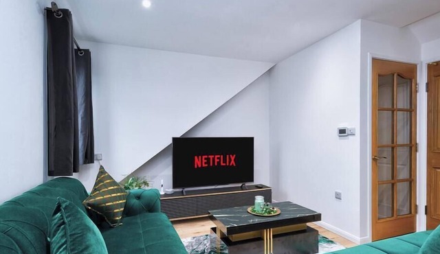 Stylish Dagenham Flat | Easy Central London Access