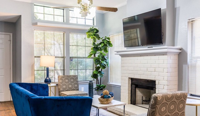 Stylish Dallas Home - 10 minutes to Downtown!