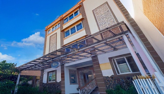 Stylish DBL Suite Escape W/Free WiFi and Parking