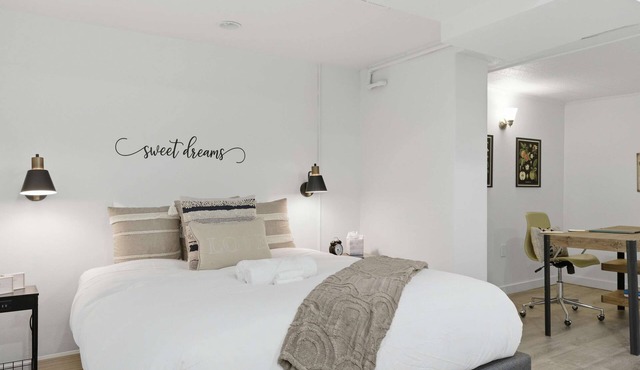 Stylish DC Hideaway - Hill East, Lincoln Park