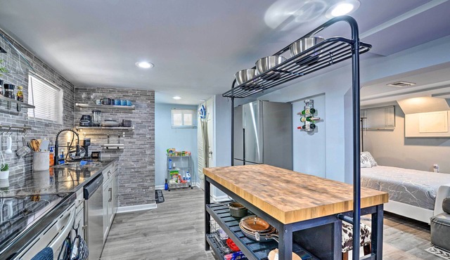 Stylish DC Studio ~ 5 Mi to National Mall!