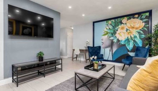 Stylish, Deco Stay Steps from Hollywood Beach