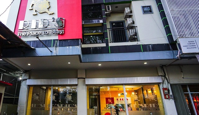 Stylish Delux Twin Stay with Free WiFi and Parking