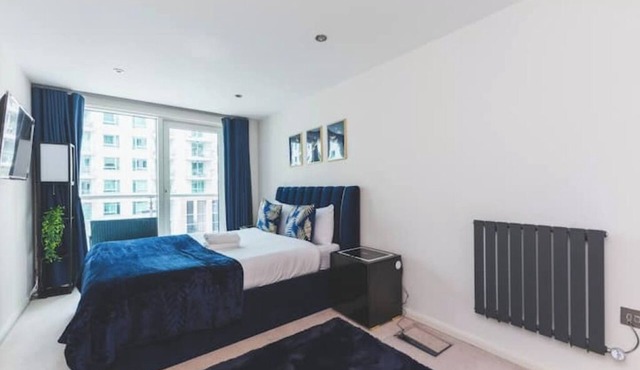 Stylish Deluxe Two-Bedroom Apartment in Vibrant Vauxhall – Sleeps 6