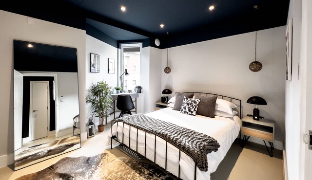 Stylish Designer Apartment - 1 minute walk to Mile End tube station