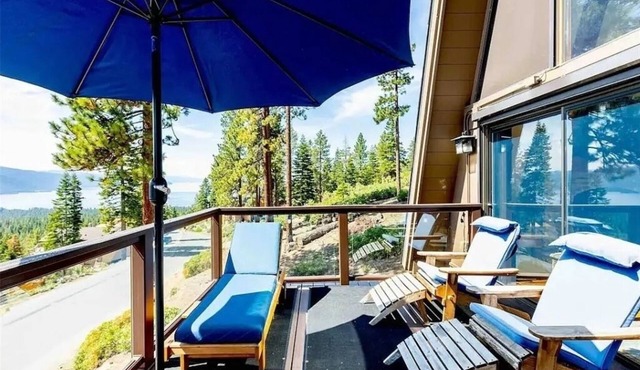 Stylish dog-friendly retreat with lake views, fireplace, & near Tahoe skiing.
