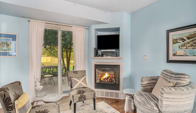 Stylish Dog-Friendly Condo W/Free Wifi, Patio, Outdoor Pool