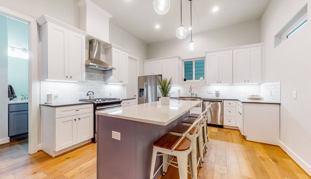 Stylish, dog-friendly getaway with WiFi, central AC, & a washer/dryer