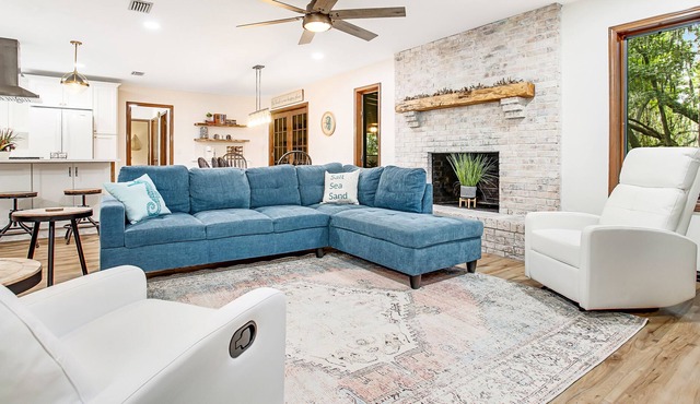 Stylish, dog & snowbird-friendly home with a washer/dryer, firepit, deck, AC