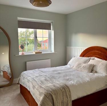 Stylish double room females and couples only