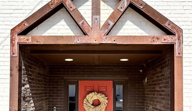 Stylish downtown apartment in Brownwood close to all of the downtown events