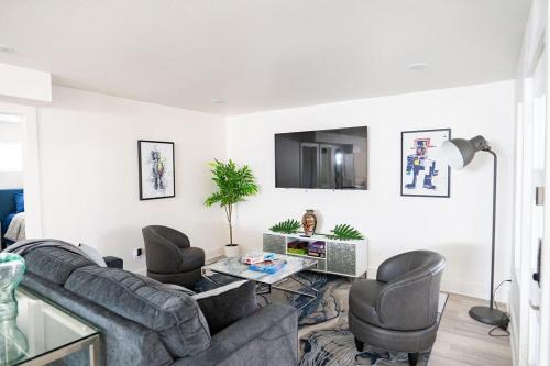 Stylish Downtown Apt - Workspace - Games - Parking