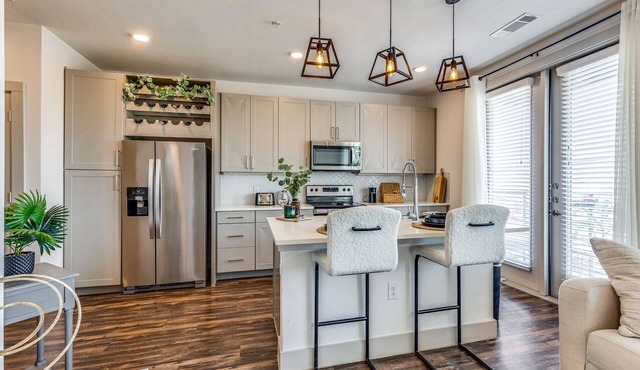 Stylish Downtown Fort Worth Studio with Balcony Views Just For You
