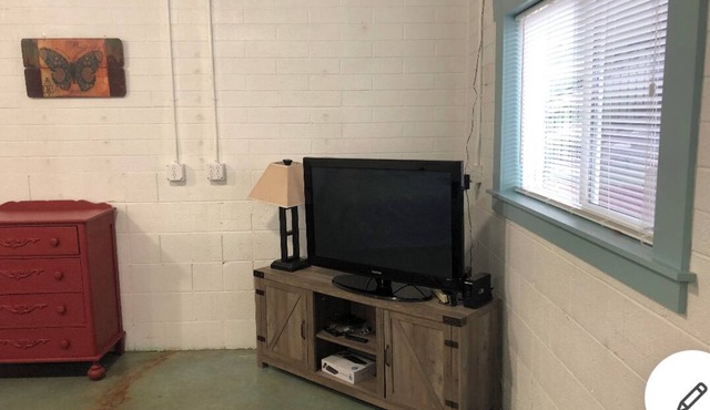 Stylish Downtown Hidden Gem (Studio)