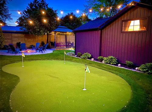 Stylish Downtown Kingsville Getaway with Putting Green, Firepit & Games