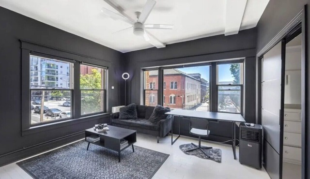 Stylish Downtown LB Flat – Walk to Everything!