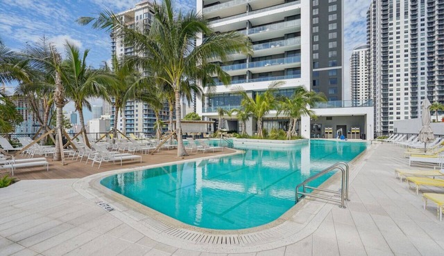 Stylish Downtown Miami Studio Bay Views & Prime Location