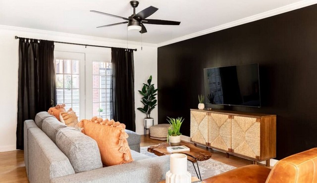 Stylish Downtown Nashville Condo - Patio & Parking