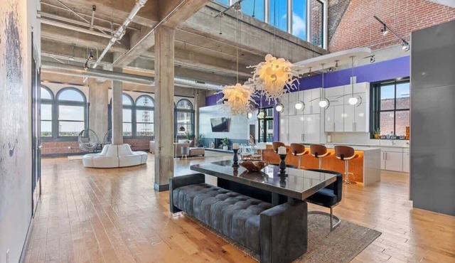Stylish Downtown Penthouse Views/ABODEbucks