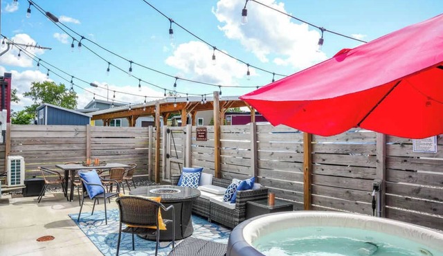 Stylish Downtown Solar Home w/Hot Tub & Billiards
