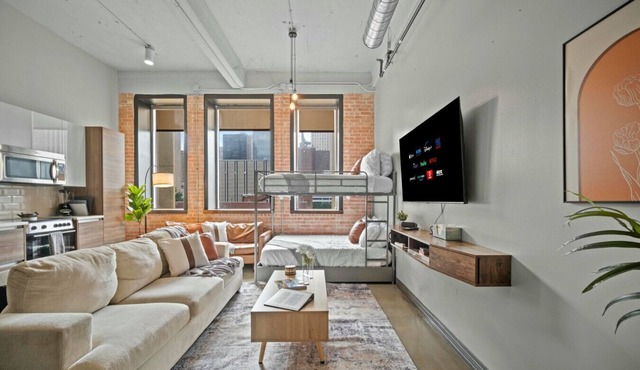 Stylish Downtown Stay | Pool, Gym, Valet Parking