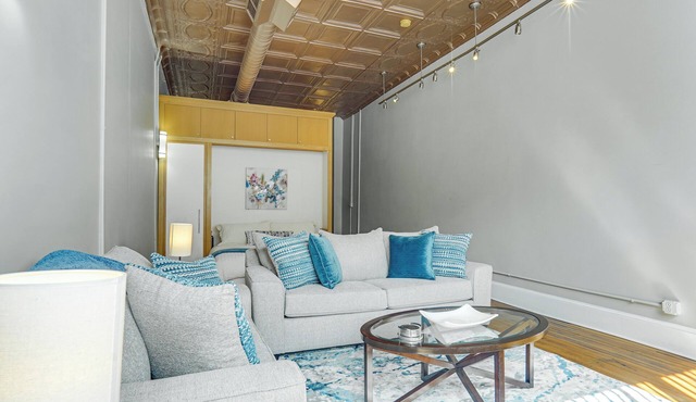 Stylish Downtown Loft: Rooftop Patio + 2 King Beds