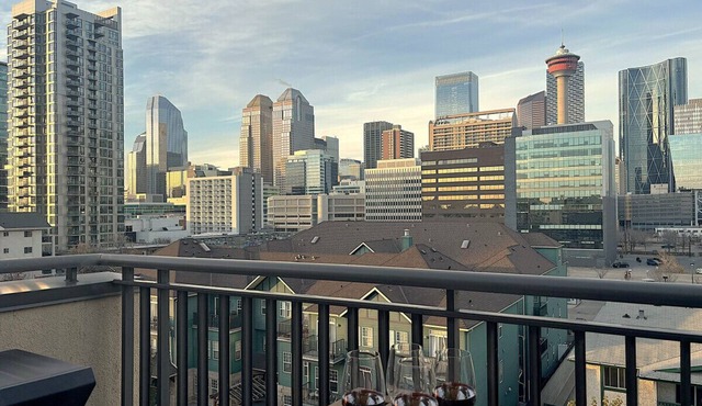 Stylish DT Views at Stampede w/Free Parking, AC