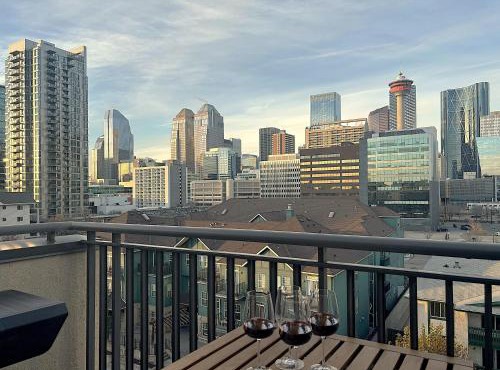 Stylish DT Views at Stampede w Free Parking and AC