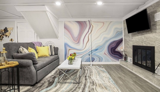Stylish DU Apt. - Business Traveler - Sleeps 4